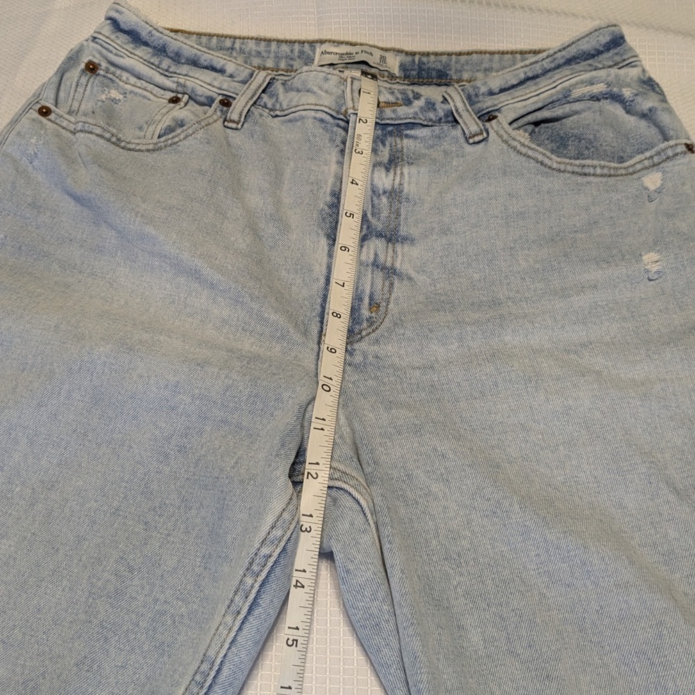 Abercrombie & Fitch The Mom High Rise Curve Love Light Wash Distressed 10R - Picture 3 of 7
